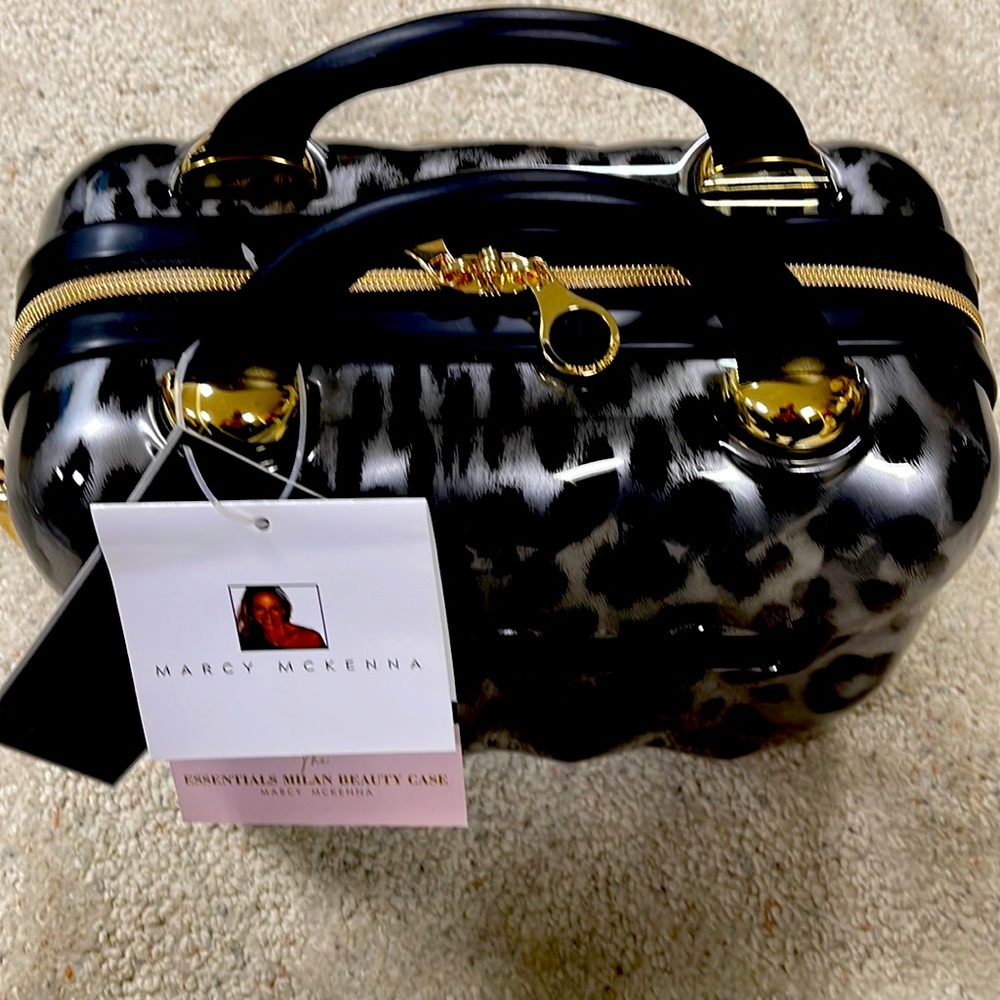 Marcy McKenna  Beauty Case